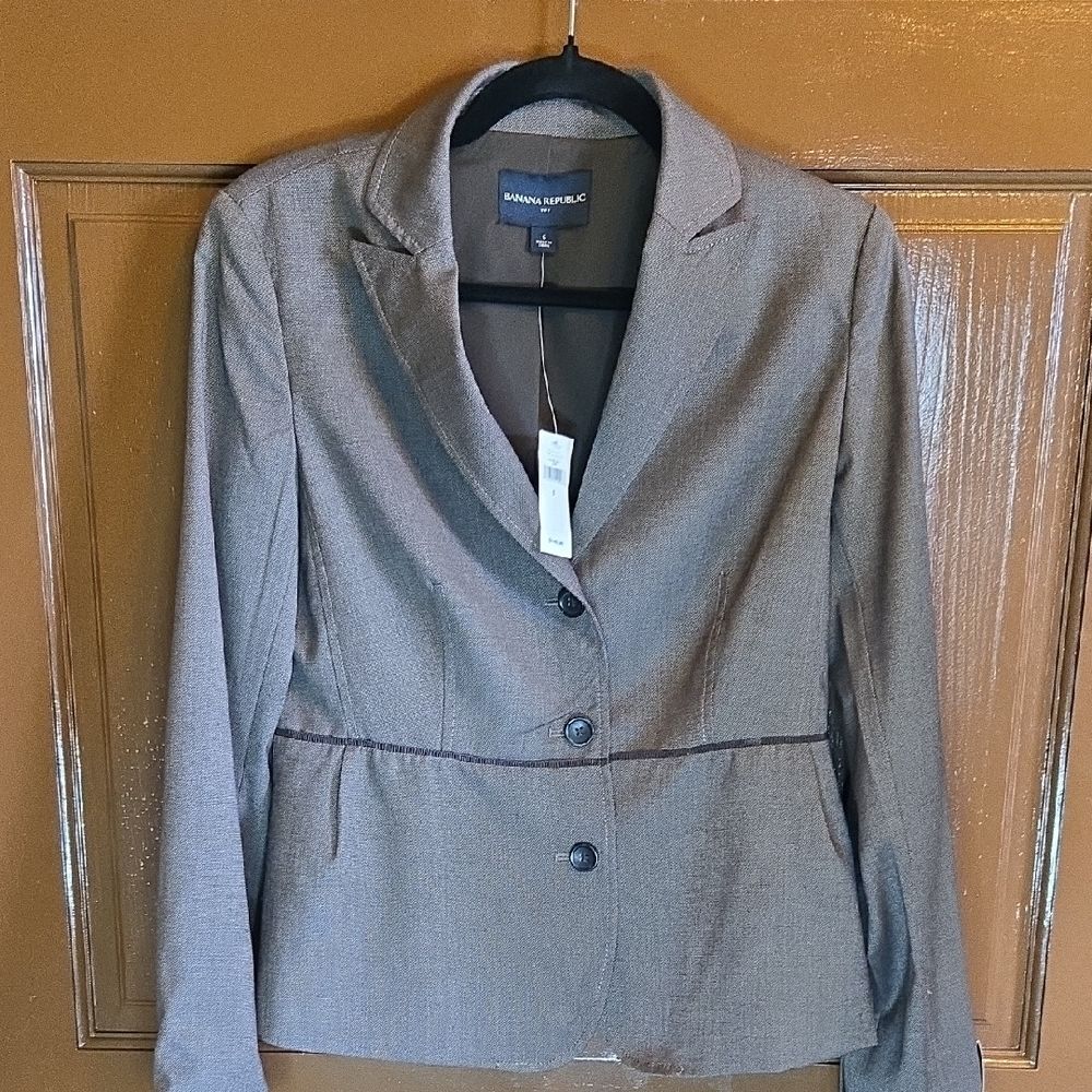 Banana Republic-Brown short light blazer Sz 6 NWT.
